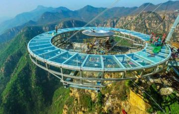 玻璃觀景臺(tái)的造價(jià)是多少？聽聽專業(yè)游樂設(shè)備廠家怎么說