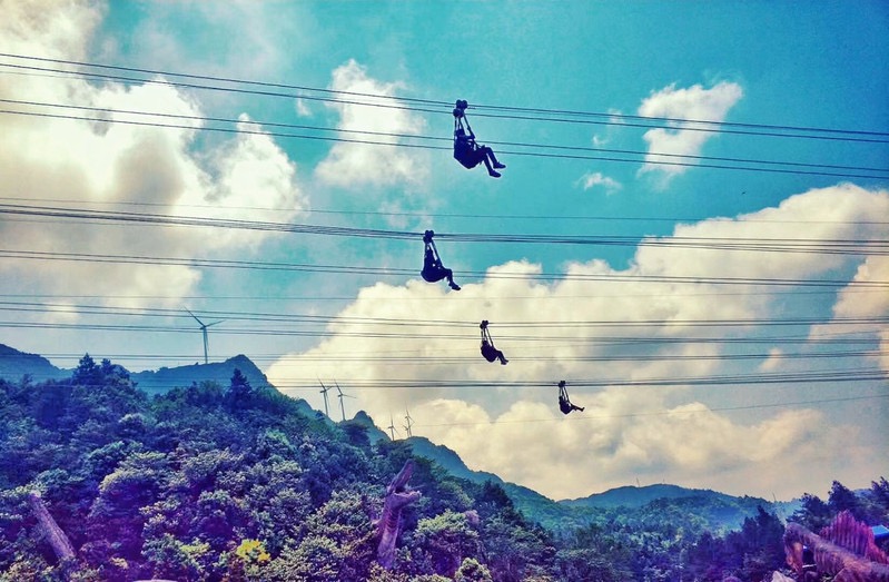 景區(qū)空中滑索項(xiàng)目：來(lái)自大自然的挑戰(zhàn)！