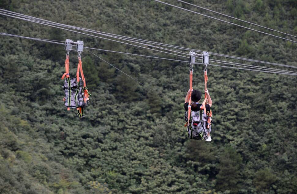 高空滑索感受怎么樣，他來了！